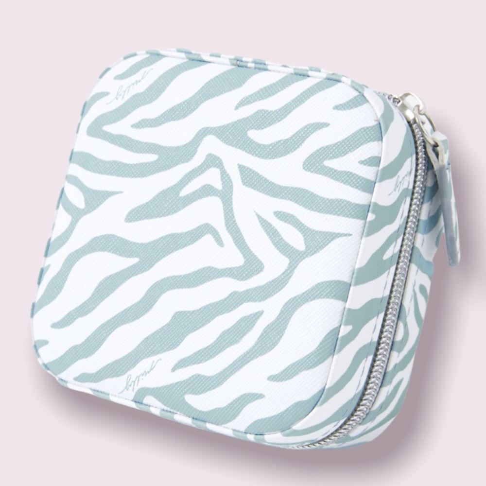 Milly Mini Traveling Jewelry Box - Picture 2 of 7